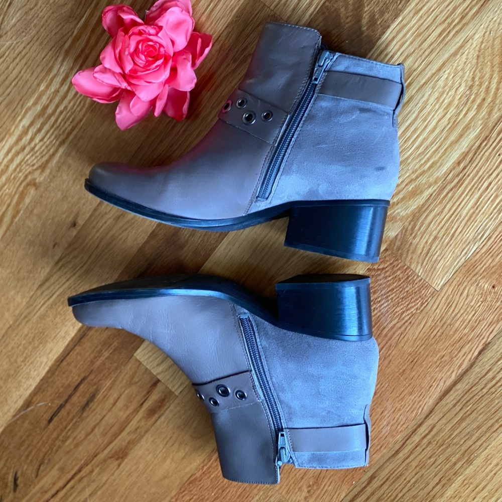 Naturalizer Drea Grey Leather Booties 8.5